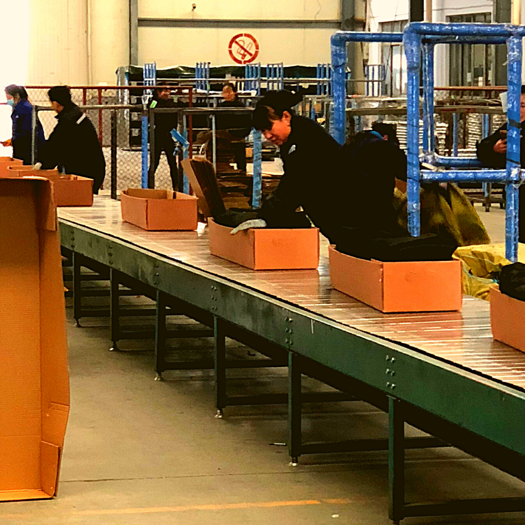 packing-trampolines-in-Chinese-factory