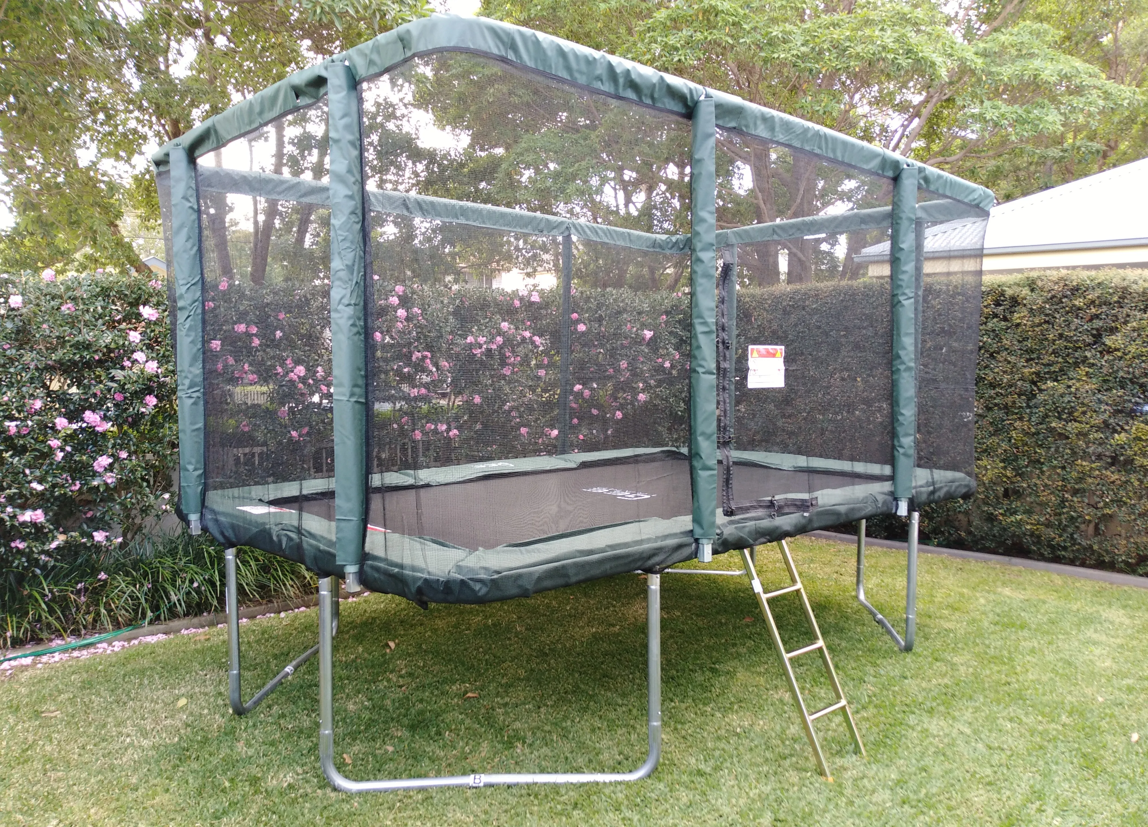 sydney-garden-trampoline