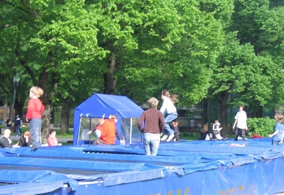 outdoor-trampoline-park
